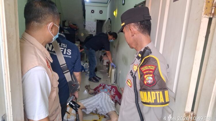 Respons Cepat Polisi Cek TKP Penemuan Perempuan Meninggal di Johar Baru