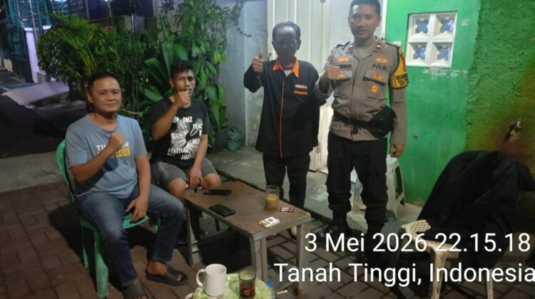 Sambang Malam Satkamling, Polisi Johar Baru Ajak Warga Tingkatkan Kewaspadaan Lingkungan