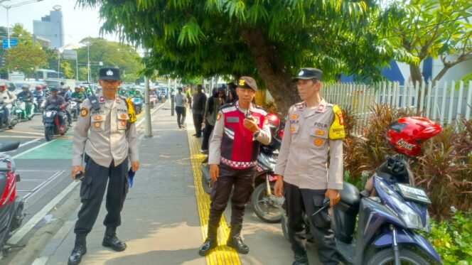 
					Monitoring Giat Wapres Iswara Melayat ke Rumah Duka Carolus, Situasi Aman Terkendali