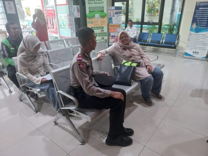 
					Bhabinkamtibmas Kebon Kacang Bersama Siswa Latja Laksanakan Sambang di Kantor Kelurahan