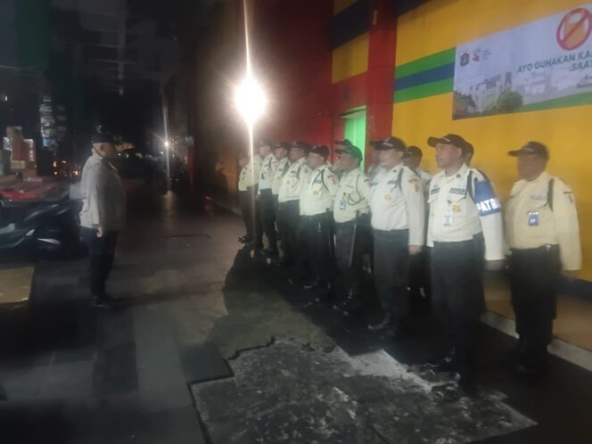 
					Bhabinkamtibmas Kampung Bali Laksanakan Pembinaan Satkamling dan App Serah Terima Tugas Jaga Satpam Pasar Blok F Tanah Abang