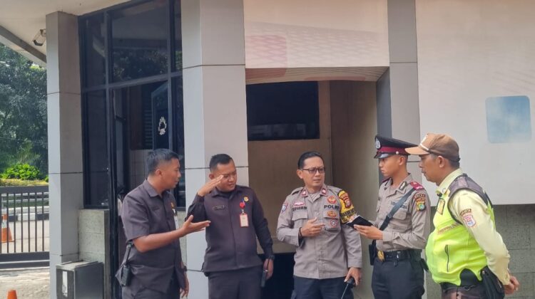 Bhabinkamtibmas Karet Tengsin Bersama Siswa Latja Laksanakan Kunjungan dan Koordinasi Keamanan di Graha BNI 46