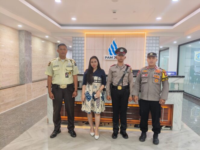 
					Bhabinkamtibmas Bendungan Hilir Berikan Pembinaan dan Latihan Kerja Kepada Siswa Latja di Kantor PAM Jaya