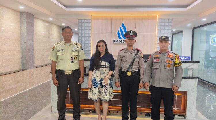 Bhabinkamtibmas Bendungan Hilir Berikan Pembinaan dan Latihan Kerja Kepada Siswa Latja di Kantor PAM Jaya