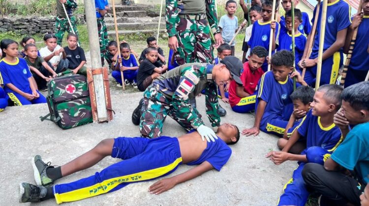 Satgas Pamtas Yonarhanud 2 Kostrad Gelar Kegiatan Pramuka di SMP Negeri Aplal