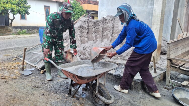 Dorong Angkong Demi Percepatan Pengecoran, Progres Rumah Shahroni Capai 65 Persen
