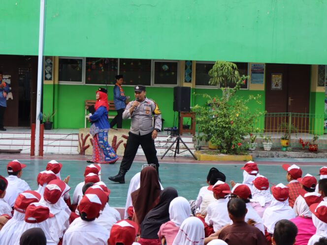 
					Bhabinkamtibmas Cempaka Baru Hadir di Sekolah, Polri Tanamkan Nilai Anti Bullying Sejak Dini