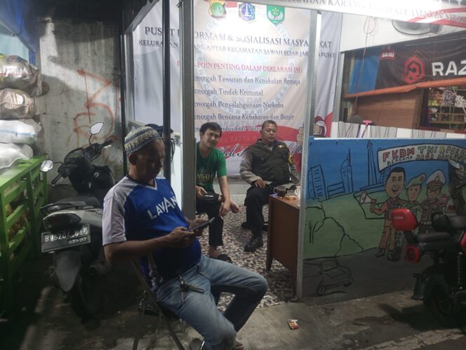 
					Patroli Gabungan Bhabinkamtibmas Dan Potensi Masyarakat” Antisipasi Tawuran di Mulai Dari Pos Jaga Jakarta Karang Anyar