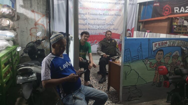 Patroli Gabungan Bhabinkamtibmas Dan Potensi Masyarakat” Antisipasi Tawuran di Mulai Dari Pos Jaga Jakarta Karang Anyar