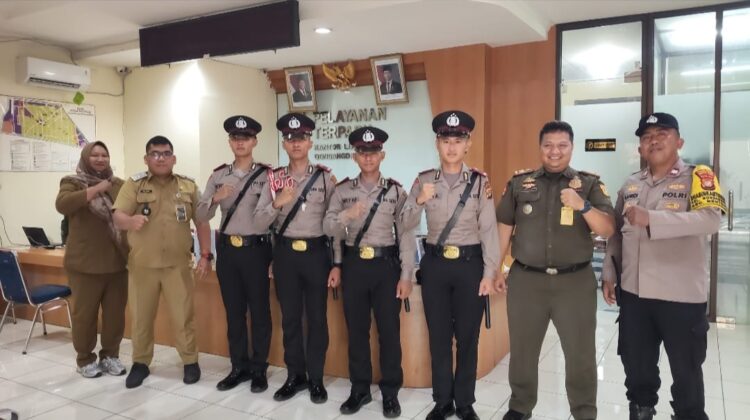 Sambang Humanis di Kantor Kelurahan Gondangdia, Bhabinkamtibmas dan Siswa Polri Perkuat Sinergi Kamtibmas
