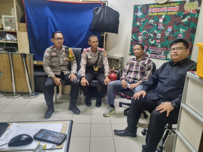 
					Bhabinkamtibmas Karet Tengsin Sambang dan Koordinasi Kamtibmas dengan Petugas Security Apartemen Sahid Sudirman Residence 