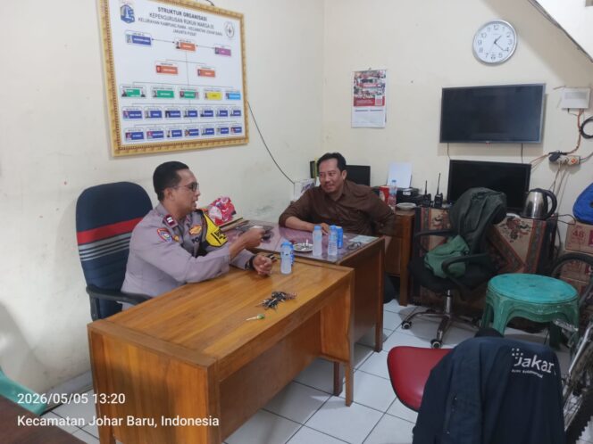 
					Cooling System dan Patroli RW 05 Kampung Rawa, Polisi Ajak Warga Jaga Kondusivitas Lingkungan