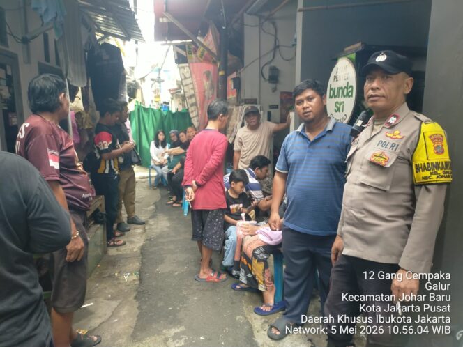 
					Empati di Balik Seragam: Polisi Johar Baru Hadir dalam Takziah Warga