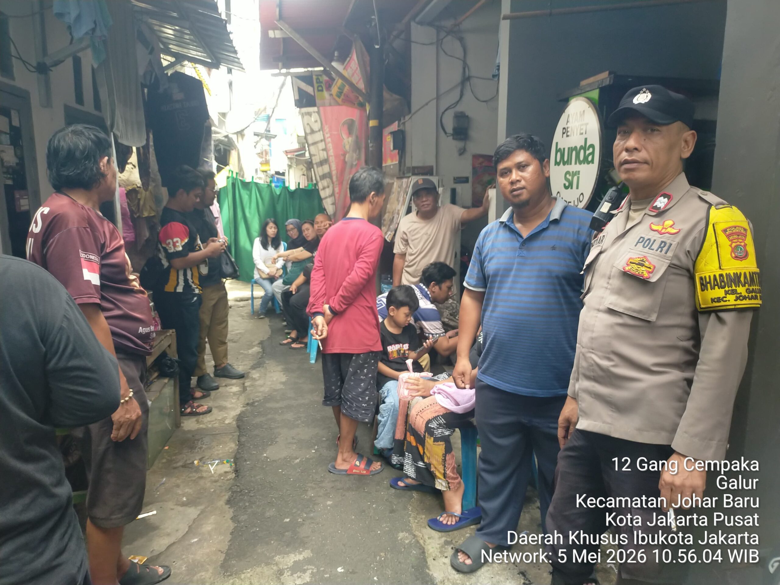 Empati di Balik Seragam: Polisi Johar Baru Hadir dalam Takziah Warga