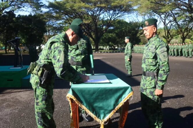 
					Danbrigif 3 Kostrad Pimpin Tradisi Korps Raport, Sambut Warga Baru Dan Serah Terima Jabatan Dandenma