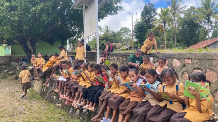 Buku Dibaca, Ilmu Bertambah: Satgas Pamtas Yonarhanud 2 Kostrad Nyalakan Literasi Melalui Program Smart Car