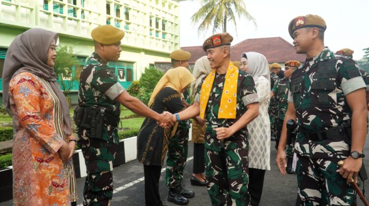 Danpussen Armed Tinjau Yonarmed 11 Kostrad, Tegaskan Kesiapan Dan Profesionalisme Prajurit