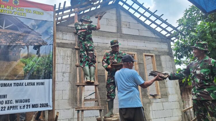 Rumah Ibu Sarmini Sudah Naik Genteng Oleh satgas TMMD 128 Kodim 0718/Pati