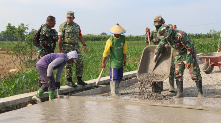 Dansatgas TMMD 128 Tinjau Pengecoran, Pastikan Kualitas dan Semangat Gotong Royong