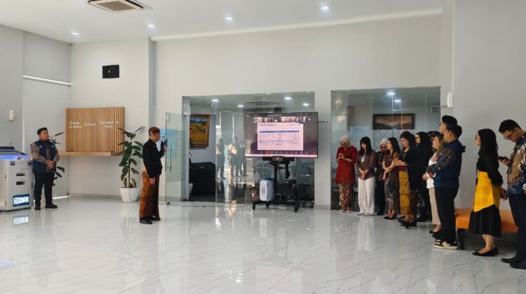 Semangat Kartini, BRI KC Daan Mogot Gelar Sharing Session dengan Busana Adat