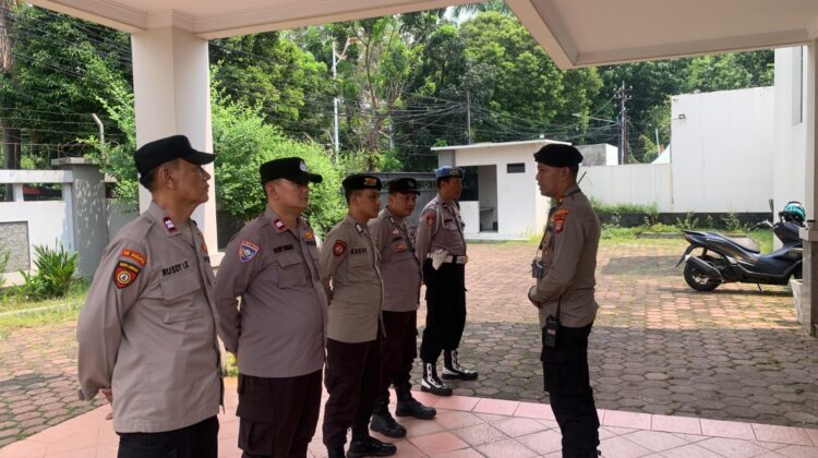 Polsek Metro Menteng Siaga Kawal Aksi Mahasiswa Hukum di Kantor Elza Syarif Law