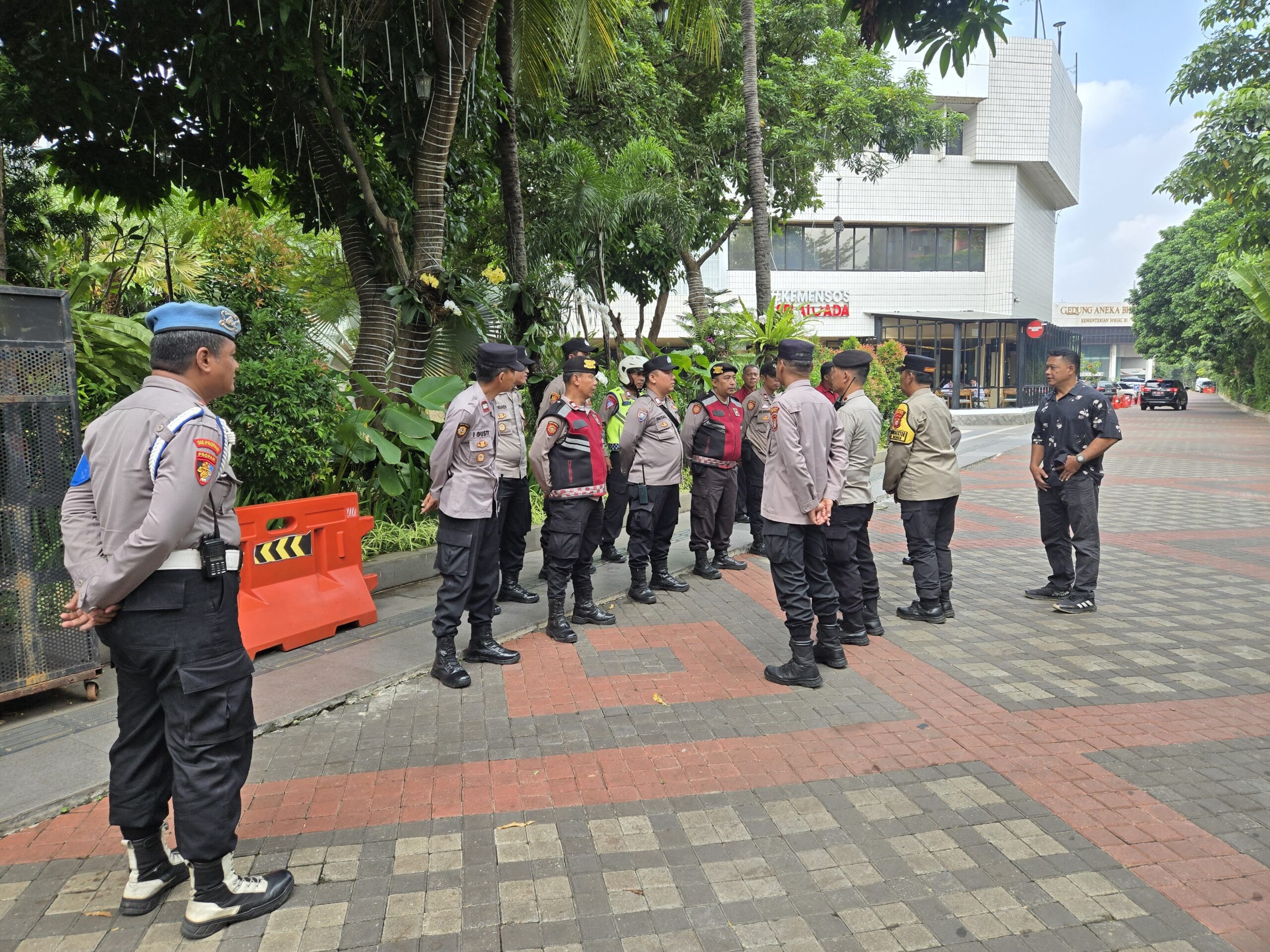 Aksi Mahasiswa di Depan Kantor Kemensos RI Batal, Aparat Tetap Siaga