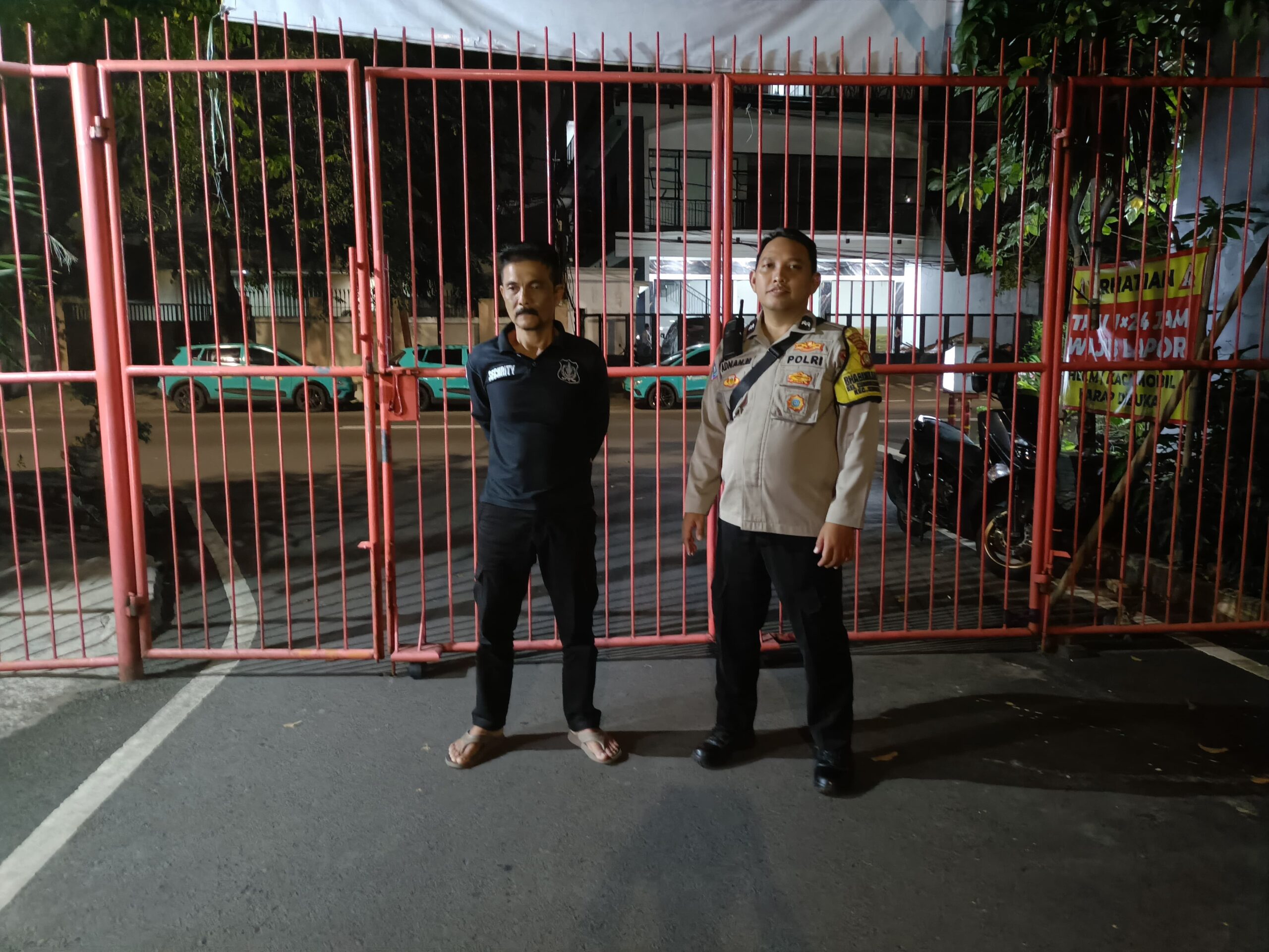 Potalisasi Di Satkamling Rw. 006, Bhabinkamtibmas Gunung Sahari Utara” Perkuat Keamanan Warga