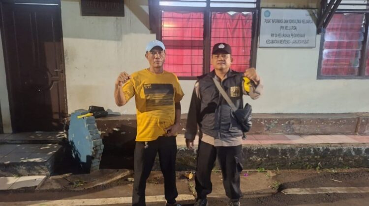 Bhabinkamtibmas Pegangsaan Sambangi Satkamling Dinihari, RW 04 Didorong Tingkatkan Kewaspadaan