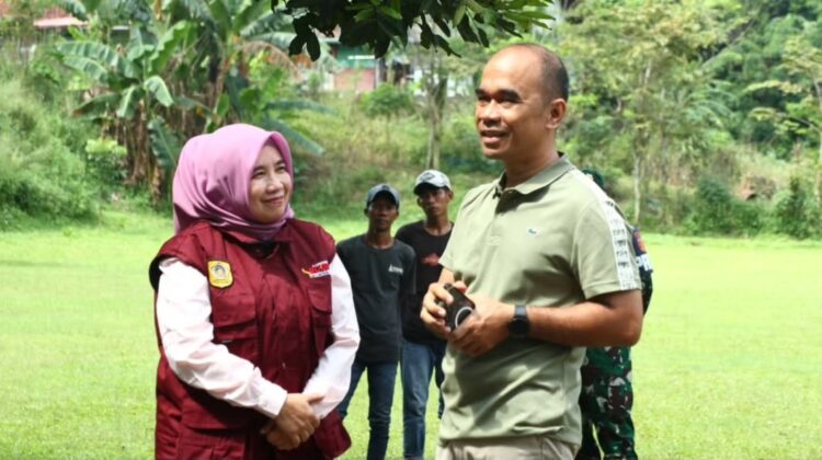 DLH Kabupaten Bogor Serahkan Bantuan Pengelolaan Sampah kepada Yonkes 1 Kostrad