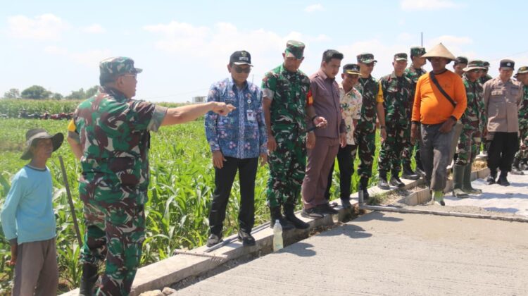 Pastikan Kualitas Maksimal, Tim Wasev Tinjau Betonisasi Jalan TMMD di Desa Godo