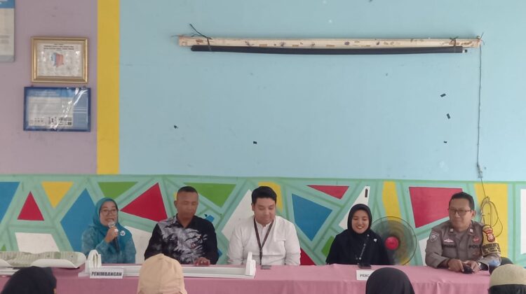 Bhabinkamtibmas Karet Tengsin Hadiri Pemantauan Program Pemberian Makan Bergizi bagi Anak Stunting di RPTRA Intiland Teduh