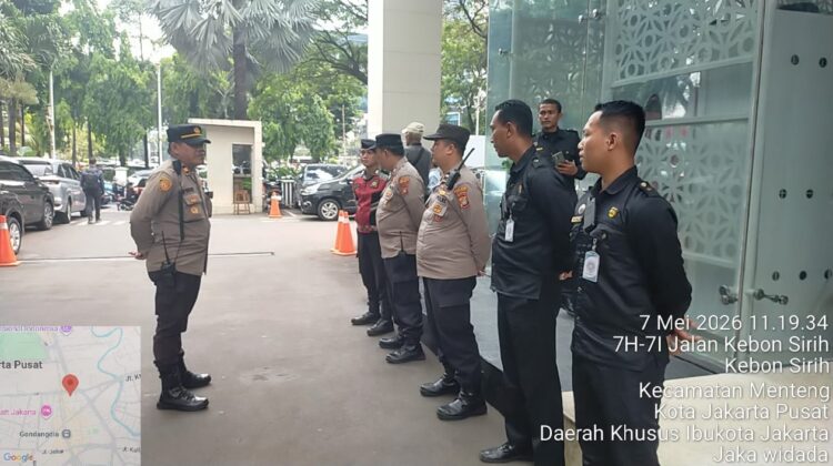 Polsek Metro Menteng Siaga Pelayanan Pengamanan Aksi Unras Mahasiswa di Kantor BGN