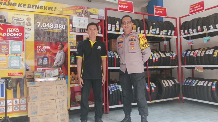 Bhabinkamtibmas Sambangi Pelaku Usaha Planet Ban, Demi Jaga Kamtibmas di Kampung Rawa
