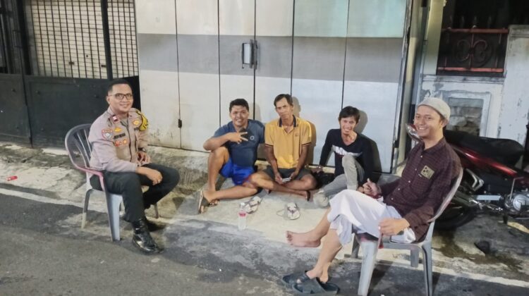 Polisi Menyapa Hingga Larut Malam, Kampung Rawa Dijaga Lewat Cooling System Humanis