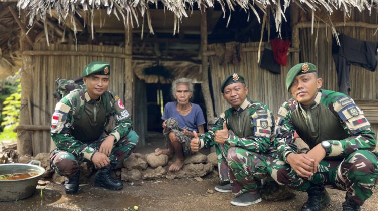 Tulus Mengabdi Sehatkan Pertiwi, Satgas Pamtas Yonarhanud 2 Kostrad Pastikan Kesehatan Warga Natemnanu Terjamin  ‎