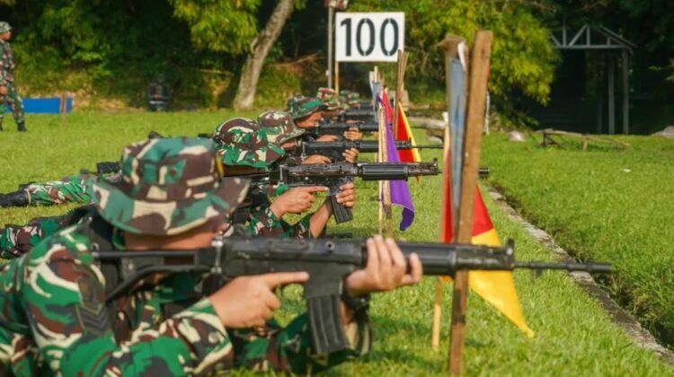 Pangdivif 1 Kostrad Pimpin Latihan Menembak, Asah Insting Tempur Prajurit