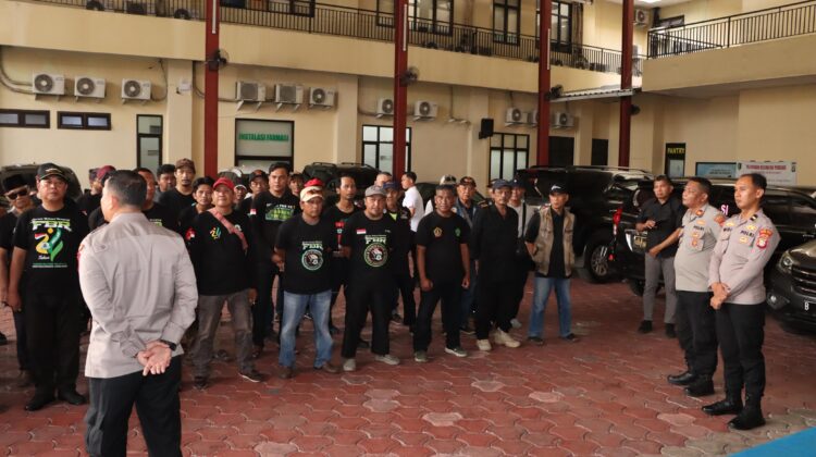 Kapolres Jakpus Gelar Apel Sabuk Kamtibmas, Bagikan Beras ke Ormas dan Ojol