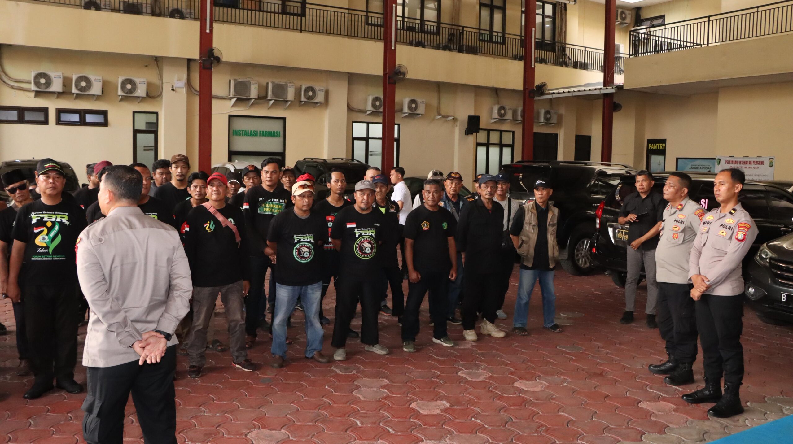 Kapolres Jakpus Gelar Apel Sabuk Kamtibmas, Bagikan Beras ke Ormas dan Ojol