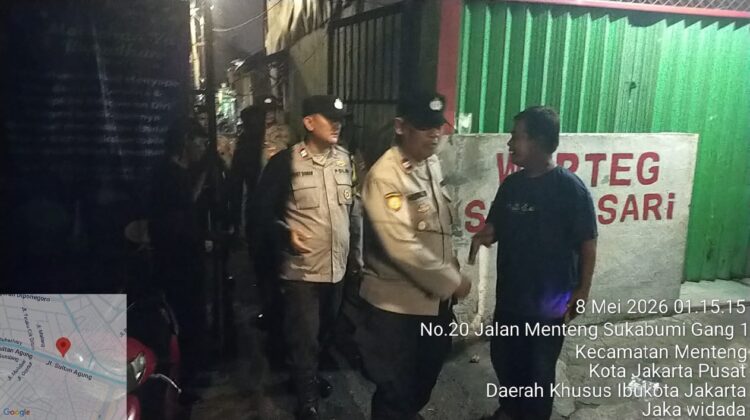 Patroli Jalan Kaki Menteng Di Jalan Sukabumi, Polsek Metro Menteng Sisir Permukiman Antisipasi Tawuran