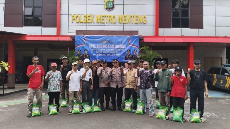 Jumat Berkah Sabuk Kamtibmas, Polsek Metro Menteng Rangkul Warga Jaga Keamanan