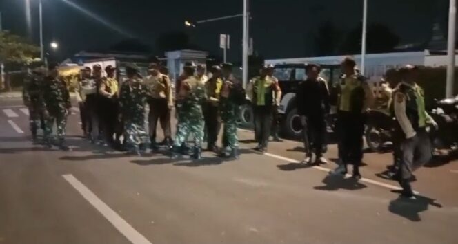 
					Tingkatkan Keamanan Wilayah Koramil 02/Intensifkan Patroli Malam Bersama Komduk