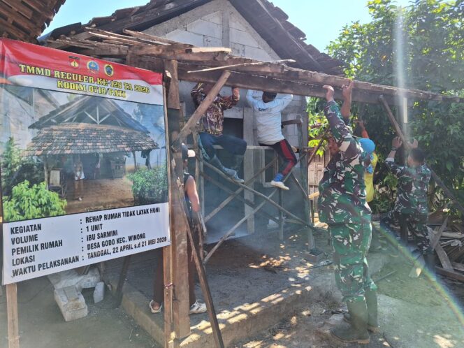 
					Gotong Royong Naikkan Empyak, Rumah Ibu Sarmini Capai 85 Persen