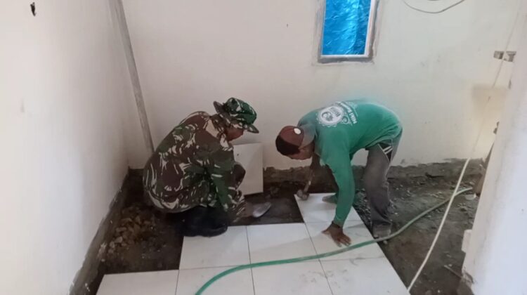 RTLH Milik Bapak Syahroni Masuki Tahap Pemasangan Keramik oleh Satgas TMMD 128