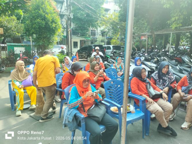 
					Peduli Kesehatan Warga, Polwan Jaga Jakarta Monitoring Jumantik di Kebon Kosong
