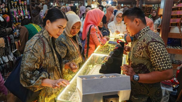 Helsgallery Jadi Magnet Hari Kedua Pameran PERSIT BISA Vol. II, Perhiasan Karya Persit Kostrad Tembus Pasar Dunia