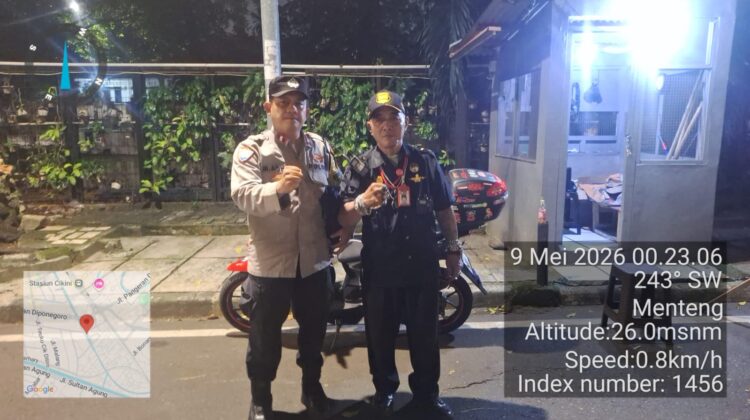 Bhabinkamtibmas Pegangsaan Intensifkan Sambang Satkamling Jelang Pagi Hari