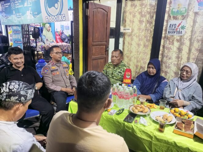 
					Duduk Bersama Jaga Kampung Rawa, Polisi dan Warga Perkuat Sinergi Lewat Pertemuan Rutin RW 04