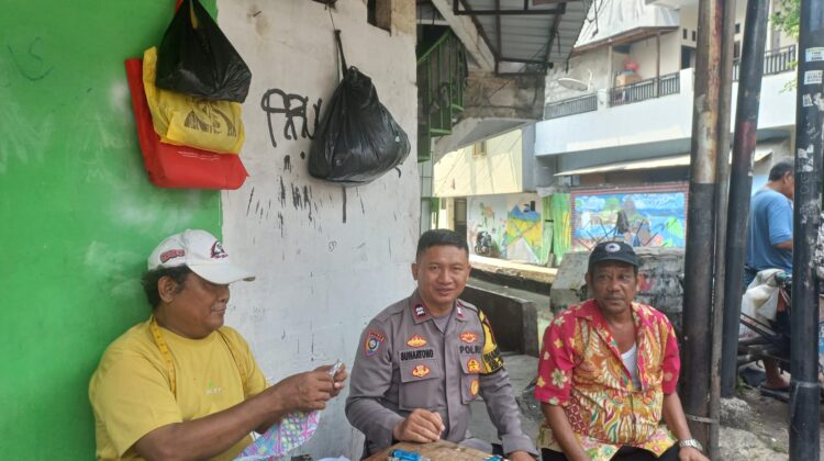 Bhabinkamtibmas Kebon Kacang Sambangi Warga RW 09 dan Sampaikan Imbauan Kamtibmas