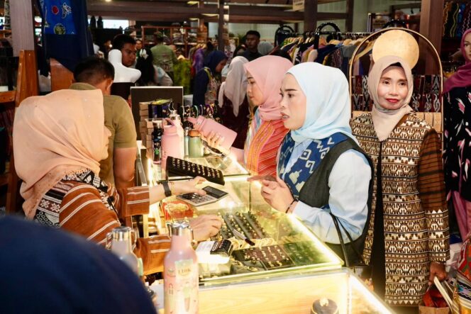 
					Helsgallery Bersinar di Hari Ketiga PERSIT BISA Vol. II, Pesona Karya Lokal yang Memikat Pengunjung