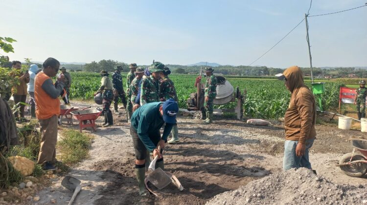 Betonisasi Jalan TMMD 128 Jadi Simbol Kemanunggalan TNI dan Rakyat